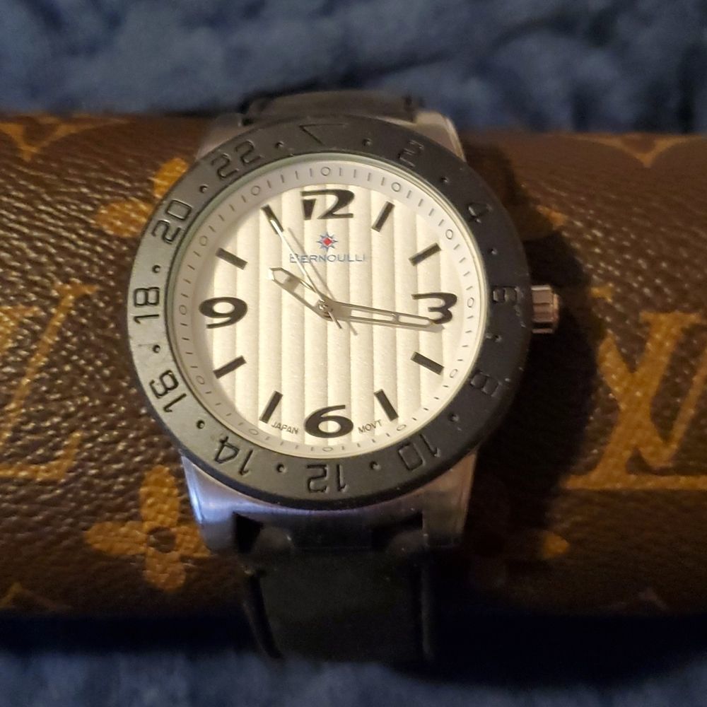 Bernoulli Jordan Watch Silver Tone Face Rubber‎ Band Quartz #9680 NWOT